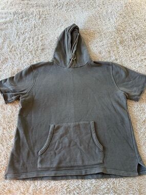 Men’s BDG Hooded Short Sleeve Slightly Distressed Sweatshirt